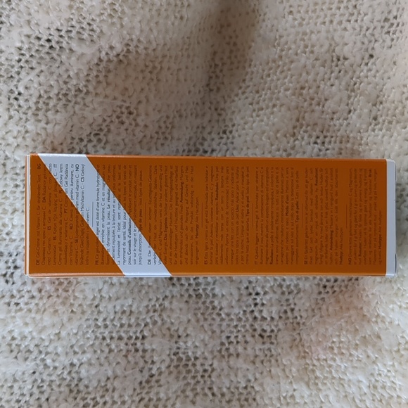 REN Glow Daily Vitamin C Gel Cream, 50ml/1.7fl oz - Picture 6 of 8